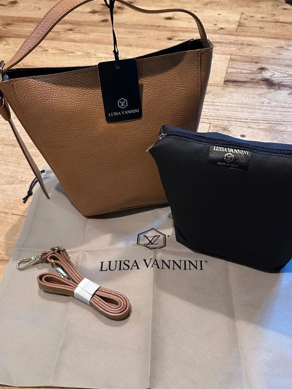 NWT LUISA VANNINI Leather Tote Bag with Removable Zip Insert Bag